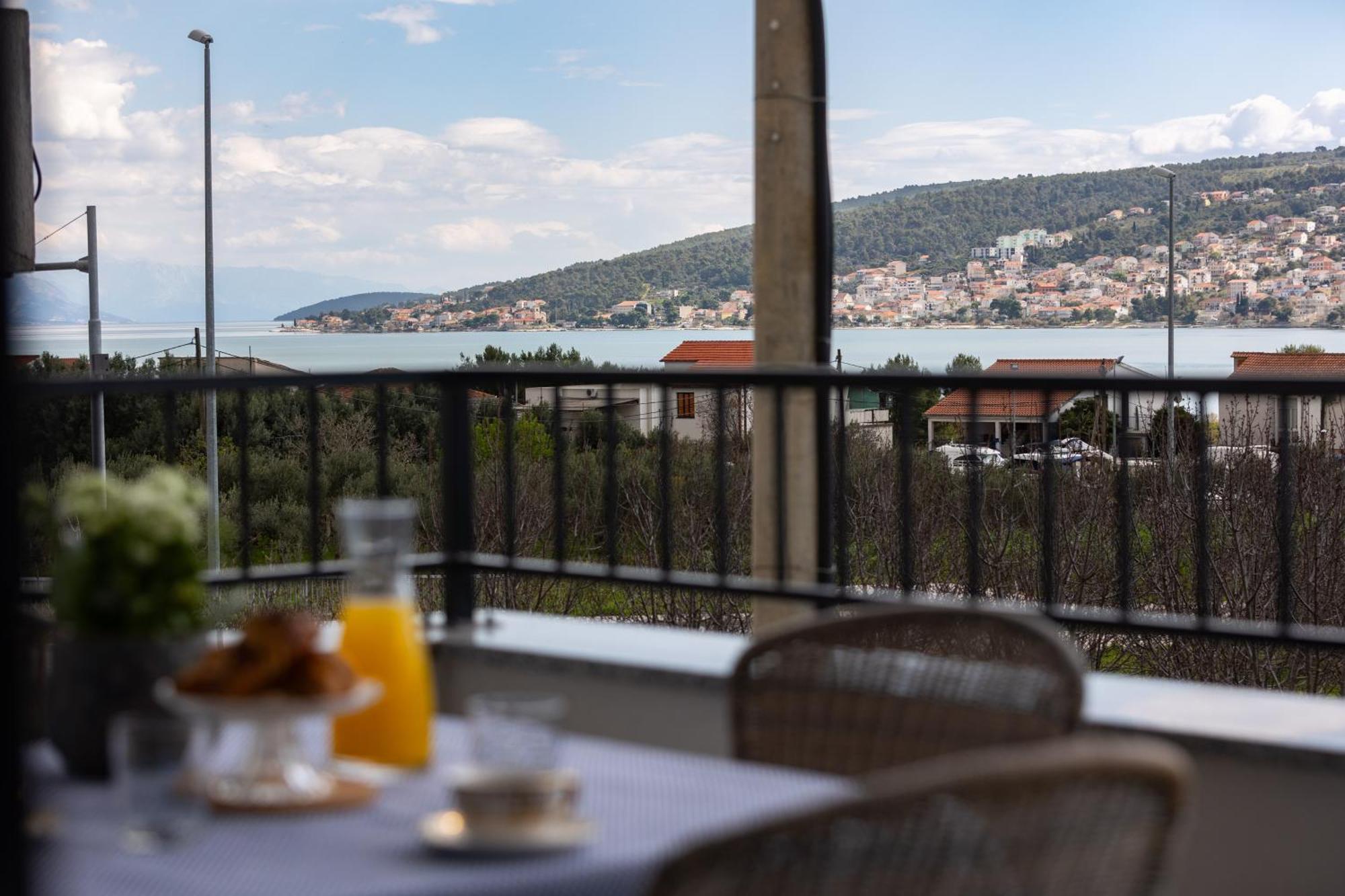 La Petit Apartment Trogir Exterior photo